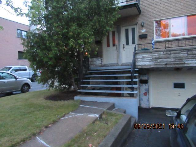 Ahuntsic 2 1/2 sous-sol disponible