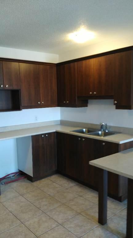 Grand 4-1/2 Style Condo 1200 pieds carré