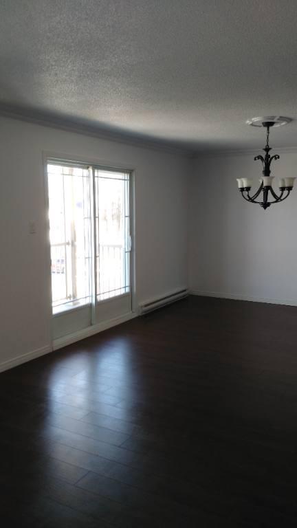 Grand 4-1/2 Style Condo 1200 pieds carré