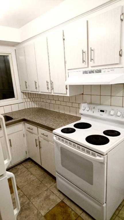 4 1/2 TOUT RÉNOVÉ, CHAUFFAGE ET EAU CHAUDE INCLUS, DISPONIBLE JUILLET