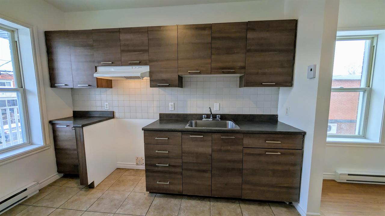 Immeuble - 548-558 King Est Appartement 3 ½ + Rue King Est - Fraîchement Rénové