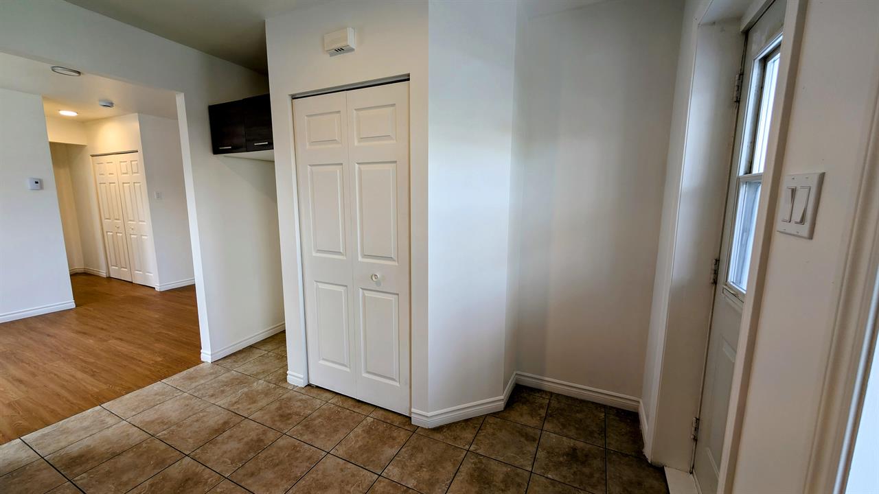 Immeuble - 548-558 King Est Appartement 3 ½ + Rue King Est - Fraîchement Rénové