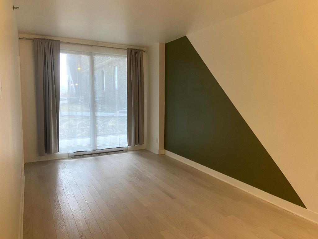 Logement 1 Chambre 1 Salle de Bain - Rue St Catherine (Downtown Montreal)