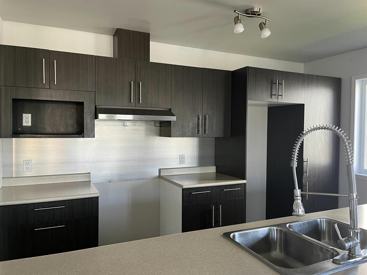 1359 Rue De L'Escarpe