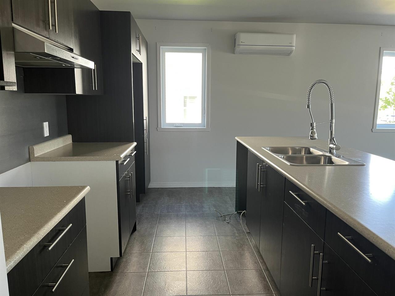 1359 Rue De L'Escarpe