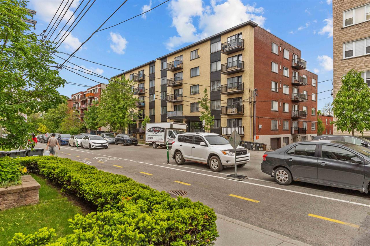 3 Bedroom (106) - 4855 Avenue Bourret, Montréal
