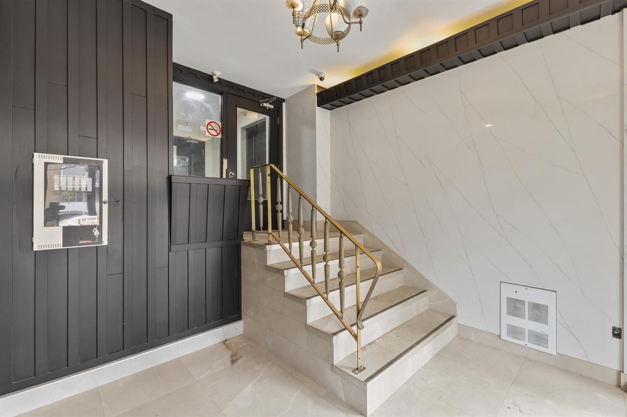 3 Bedroom (106) - 4855 Avenue Bourret, Montréal