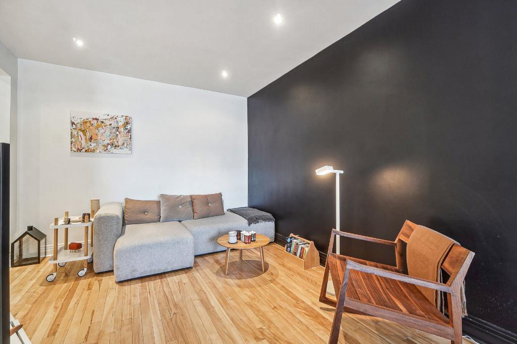Grand 5 1/2 rénové au rez-de-chaussée dans Villeray (cour privé et sous-sol)