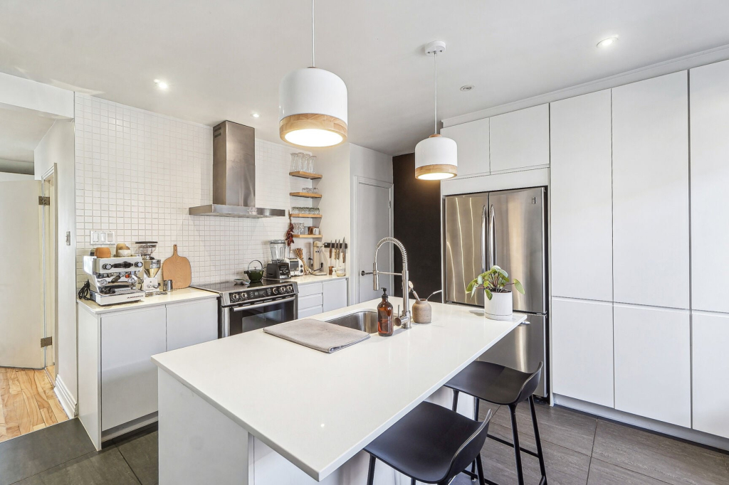 Grand 5 1/2 Rénové RDC Cour + Sous-sol