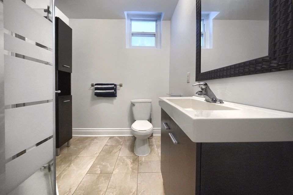 Chambre Rénovée, Meublée, Tout Inclus.