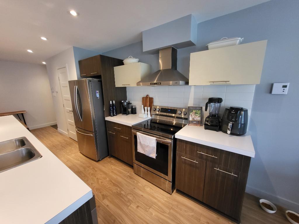 GRAND 4 1/2 STYLE CONDO - STE-ANNE-DES-PLAINES