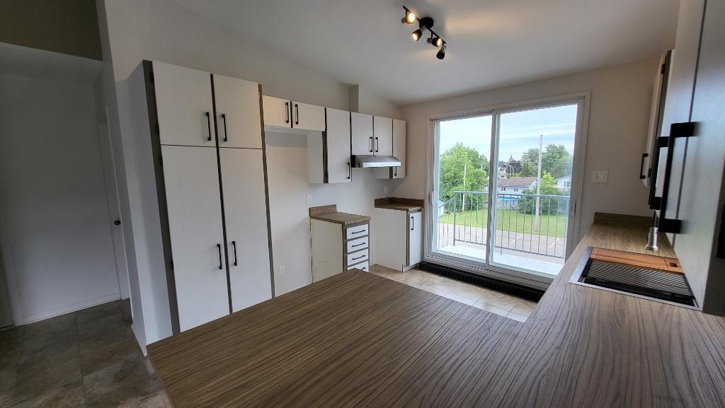 LOGEMENT 4 1/2 STE-THÉRÈSE - TRÈS BIEN SITUÉ - À 8 MIN. DE LA GARE