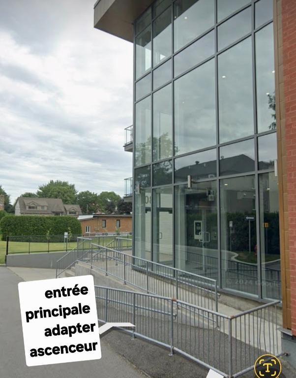 Magnifique 41/2 avec 2 salles de bain complète et cour privée