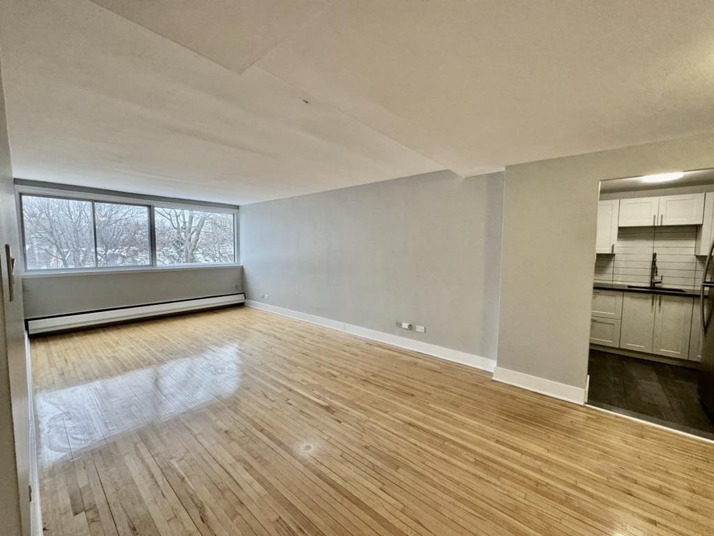 One Bedroom - 5765 Chemin De La Côte Saint Luc, Montréal