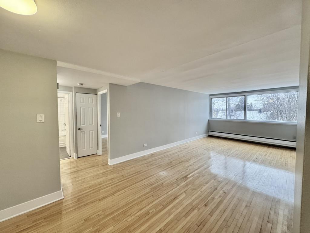 One Bedroom - 5765 Chemin De La Côte Saint Luc, Montréal