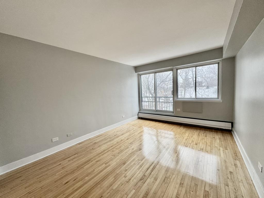 One Bedroom - 5765 Chemin De La Côte Saint Luc, Montréal