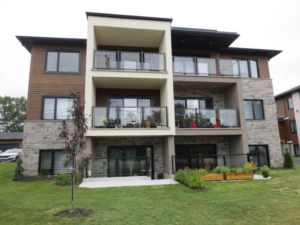 4 1/2 luxueux avec garage à louer