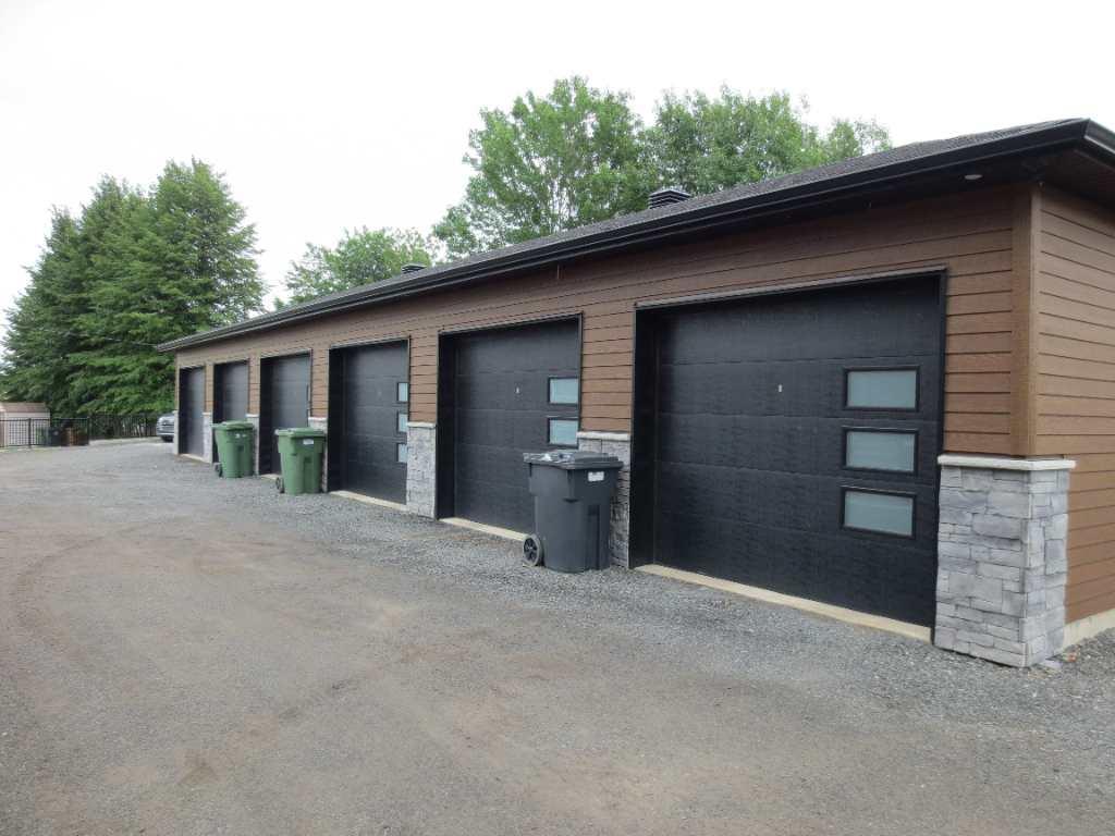 4 1/2 luxueux avec garage à louer