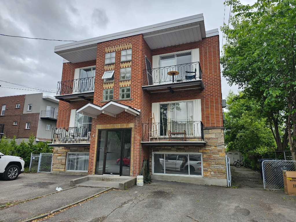 Beau 4 1/2 demi sous sol à Laval (bord de l'eau)