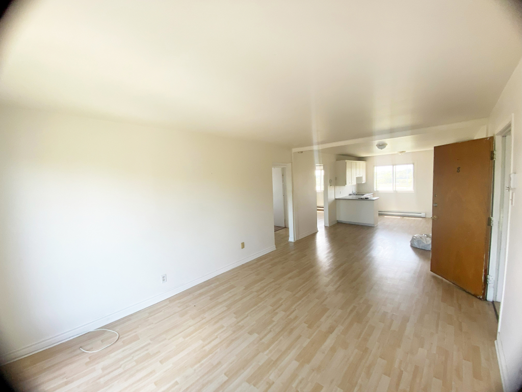 Appt 4 1/2 Avec 5 électros Inclus