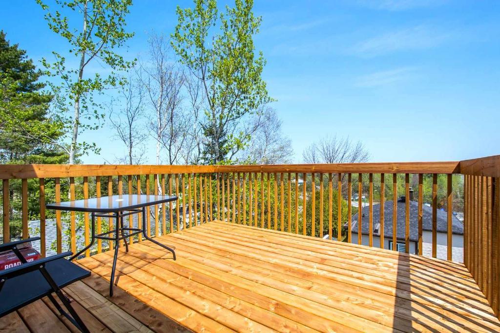 Luxueux 4 1/2 disponible 1er juillet, construction 2023, merveilleuse vue sur le Lac Magog