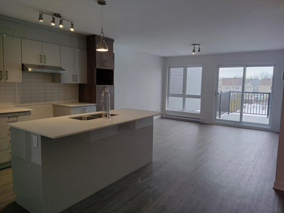 328-B rue Angèle-Chartrand LAVAL – Spacieux 4 ½ moderne à louer, 2 sdb | 2 150 $/mois