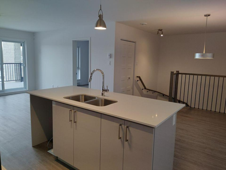 328-B rue Angèle-Chartrand LAVAL – Spacieux 4 ½ moderne à louer, 2 sdb | 2 150 $/mois