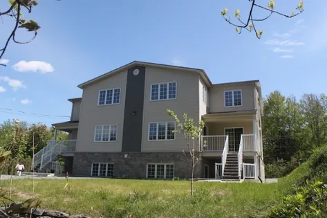 10 rooms apartment of 337 m² in Sherbrooke