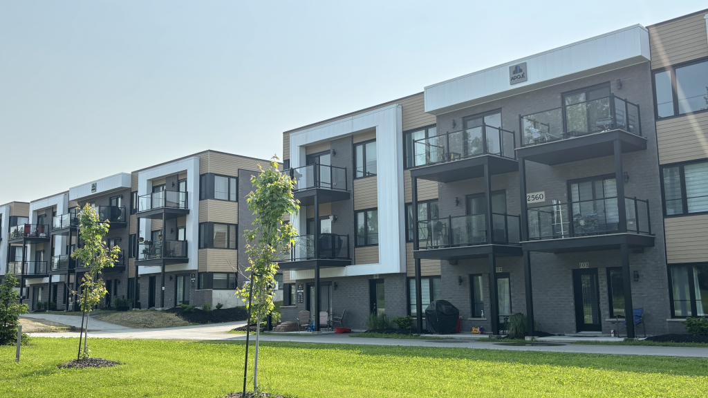 4 ½ HAUT DE GAMME | FLEURIMONT | JUILLET