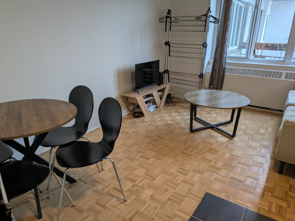 Bright 3 ½ – 5 Min Walk Metro Acadie – $
