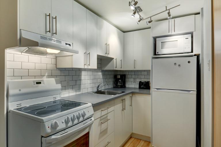 Loft entièrement meublé à louer Vieux-Québec août 2025