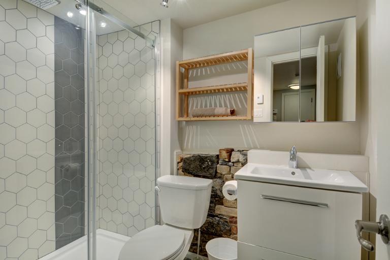 Loft entièrement meublé à louer Vieux-Québec août 2025