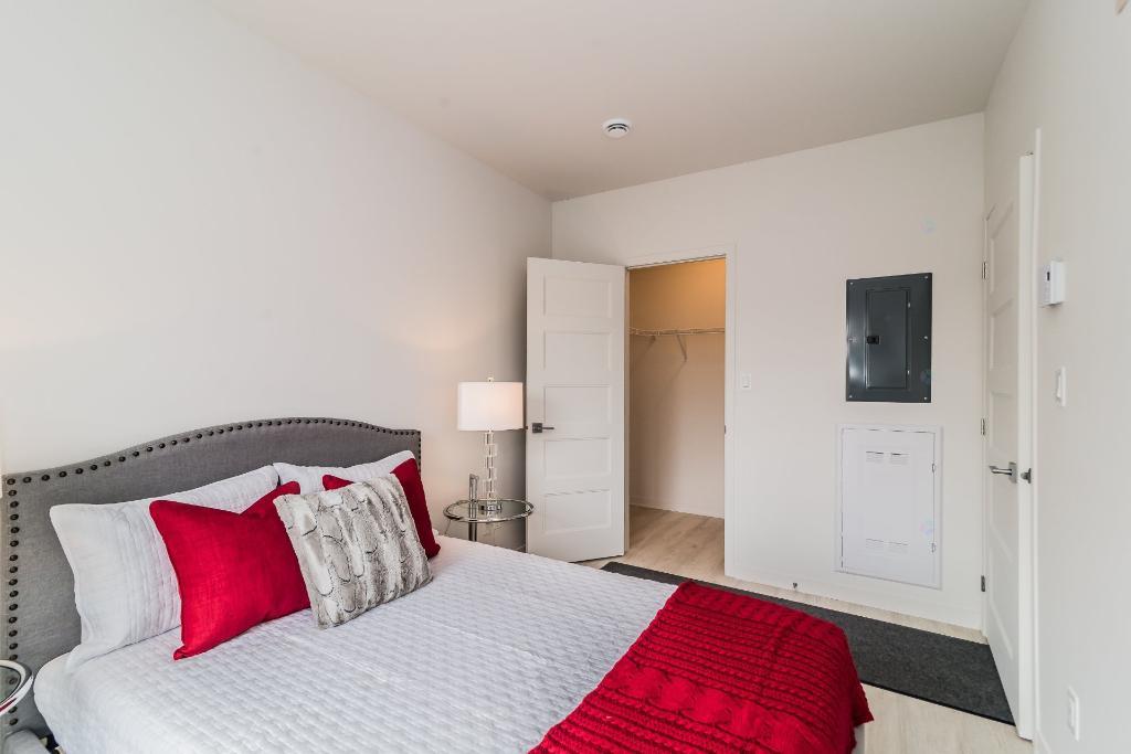 Magnifique condo haut de gamme de 1 chambre situé dans un immeuble sécuritaire et près d'un parc