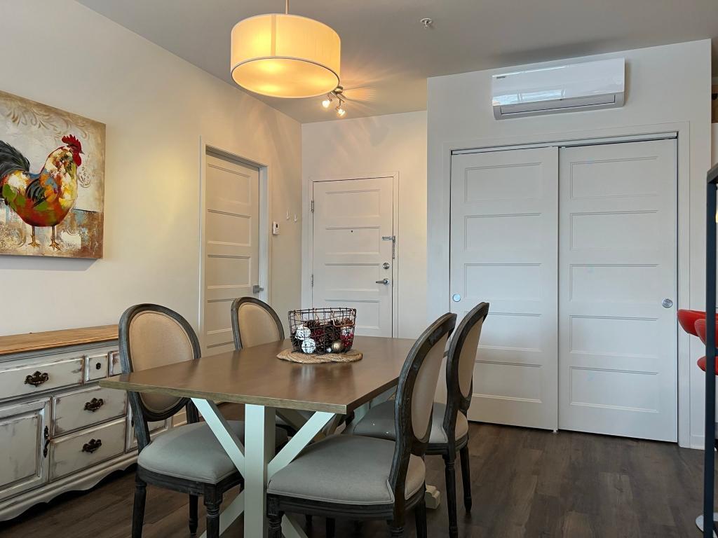 UNITÉ DE COIN! VIVEZ VOTRE LUXE ! Magnifique condo haut de gamme de 2 chambres situé dans un immeuble sécuritaire et près d'un parc