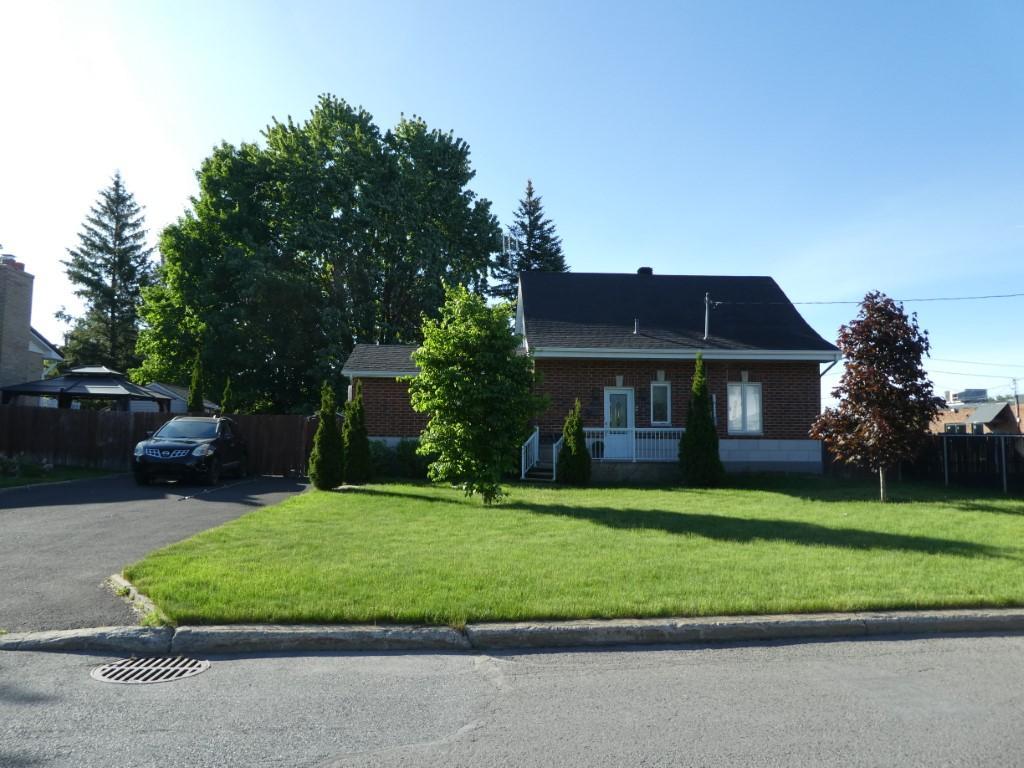 🏡 Available Immediatley – Renovated 3-Bedroom Cottage in Prime St-Hubert Location (Near Brossard)