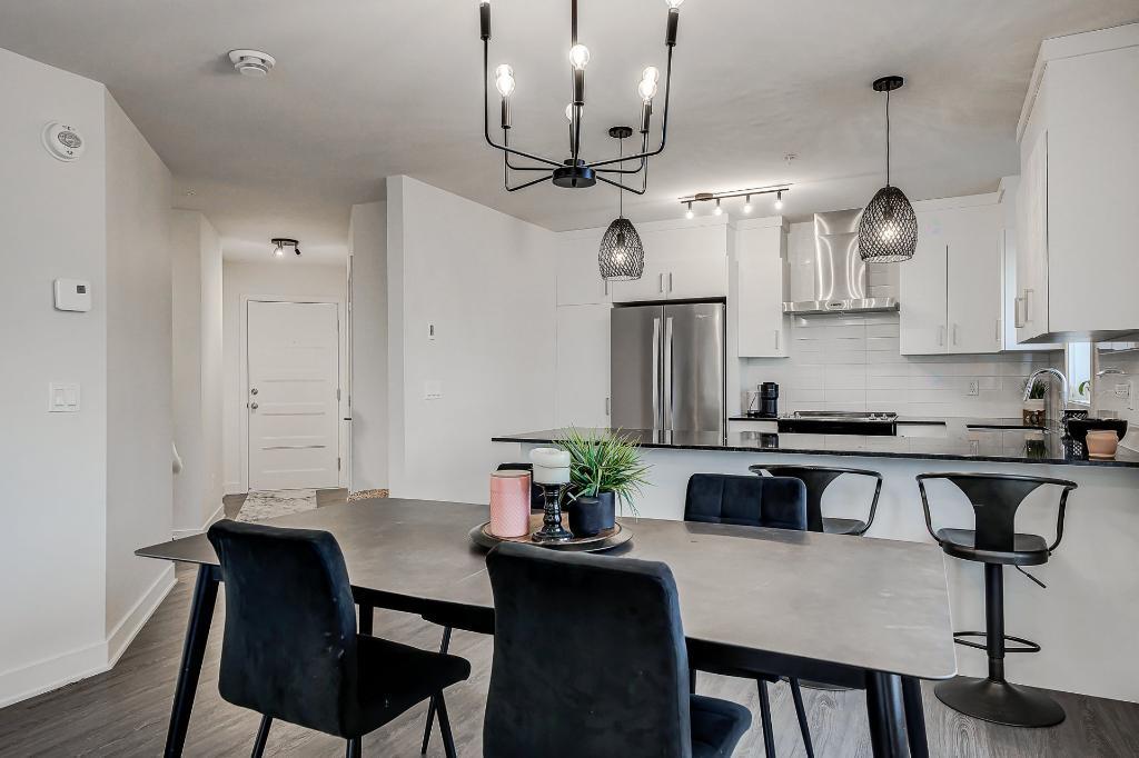 Condo / Appartement à louer DERNIER ÉTAGE! À 5 minutes de Montréal par le pont A25