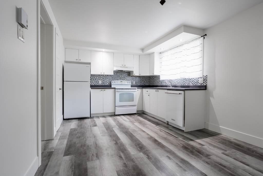 Beau 3 1/2 disponible maintenant ! juin et juillet gratuit à qui la chance !