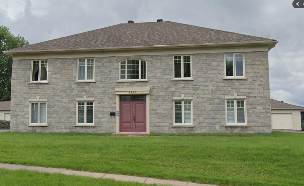 LOGEMENT (4 1/2) À LOUER AVEC GARAGE SECTEUR SHAWINIGAN NORD