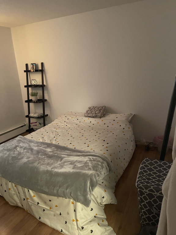 4½ à 1025$/mois, Eau Chaude Et Chauffage
