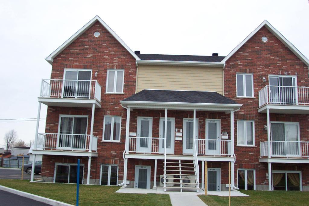 4 1/2 style condo * DÉJÀ LOUÉ *