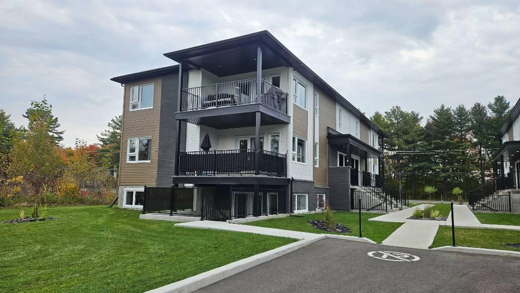 4 1/2 neuf avec GARAGE et stationnement inclus - Saint-Ambroise-de-Kildare