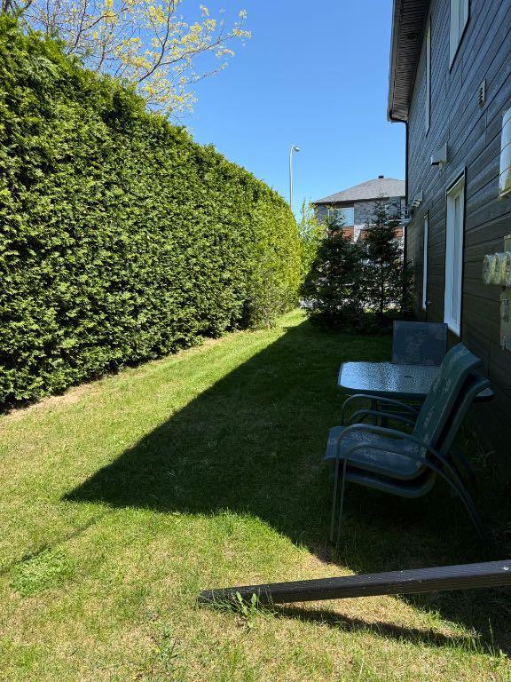 Grand 5 1/2 avec terrasse priver