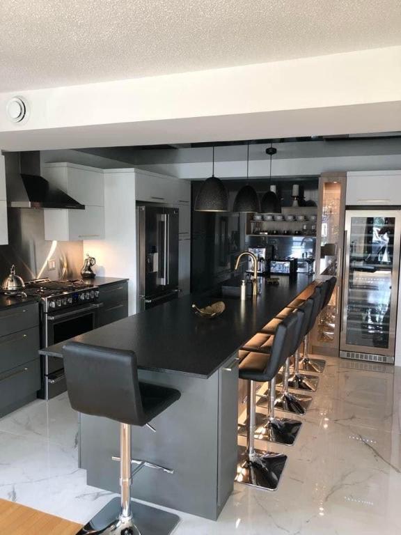 Superbe 4 1/2 style condo à louer moderne et lumineux + salle d'eau