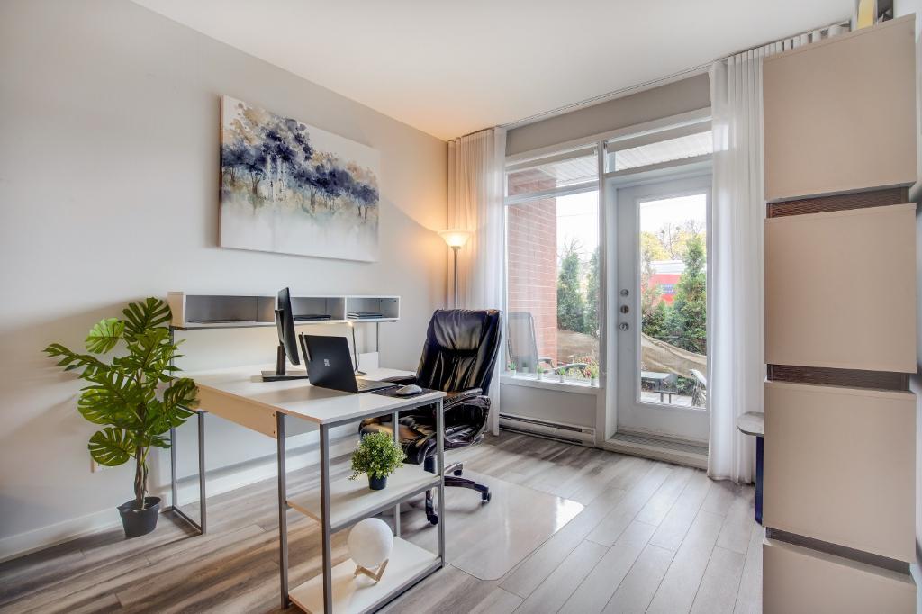 3.5 + den à St-Lambert, 5 électros inclus + 1 stationnement intérieur