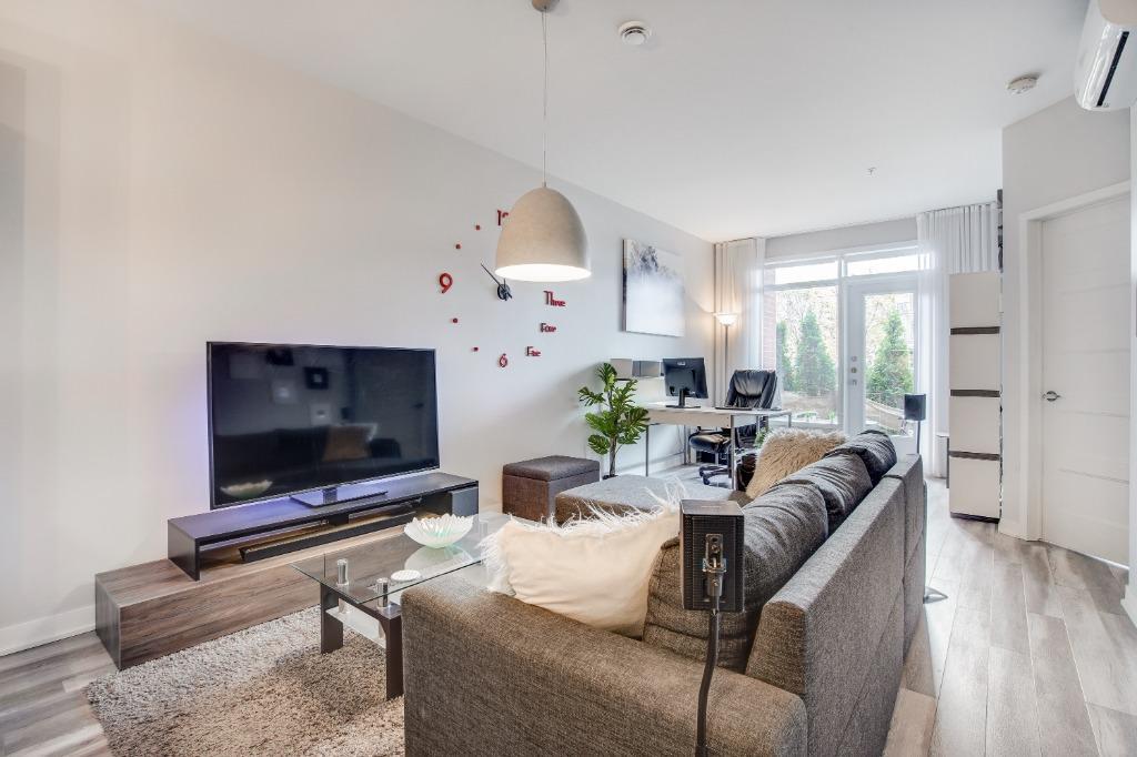 3.5 + den à St-Lambert, 5 électros inclus + 1 stationnement intérieur