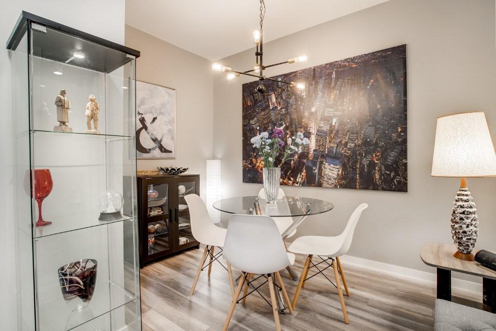 3.5 + den à St-Lambert, 5 électros inclus + 1 stationnement intérieur