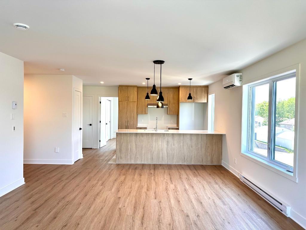 Appartement grand et lumineux à louer à Laval