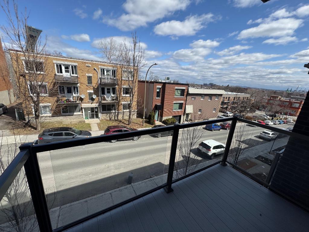 Furnished 5 1/2 (3 Bed, 2 Baths) Modern Condo, Metro Pie-IX