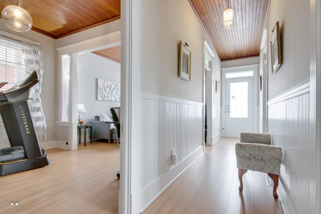 Grand 5 1/2 avec garage fermé, près de tous les services à Shawinigan.
