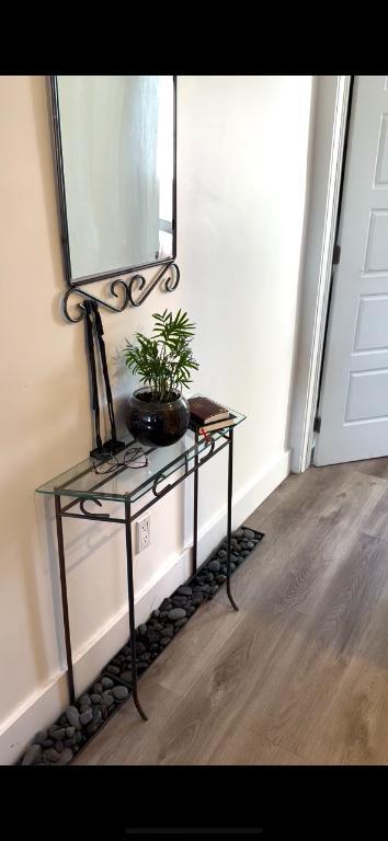 🏡Beautifully renovated 3 1/2 on top floor